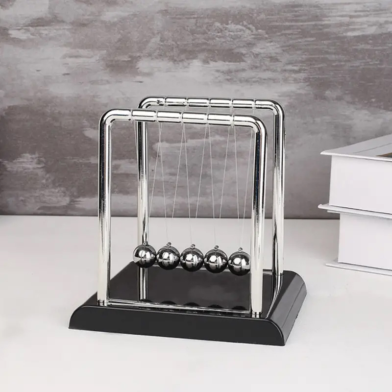 Newton Cradle Large - Newton Pendulum Balance Balls: Stilvolle Schreibtischdekoration